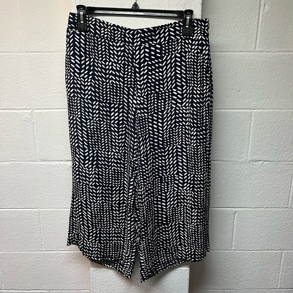 LOFT Pants - LOFT Navy and White Patterned Garment. 12